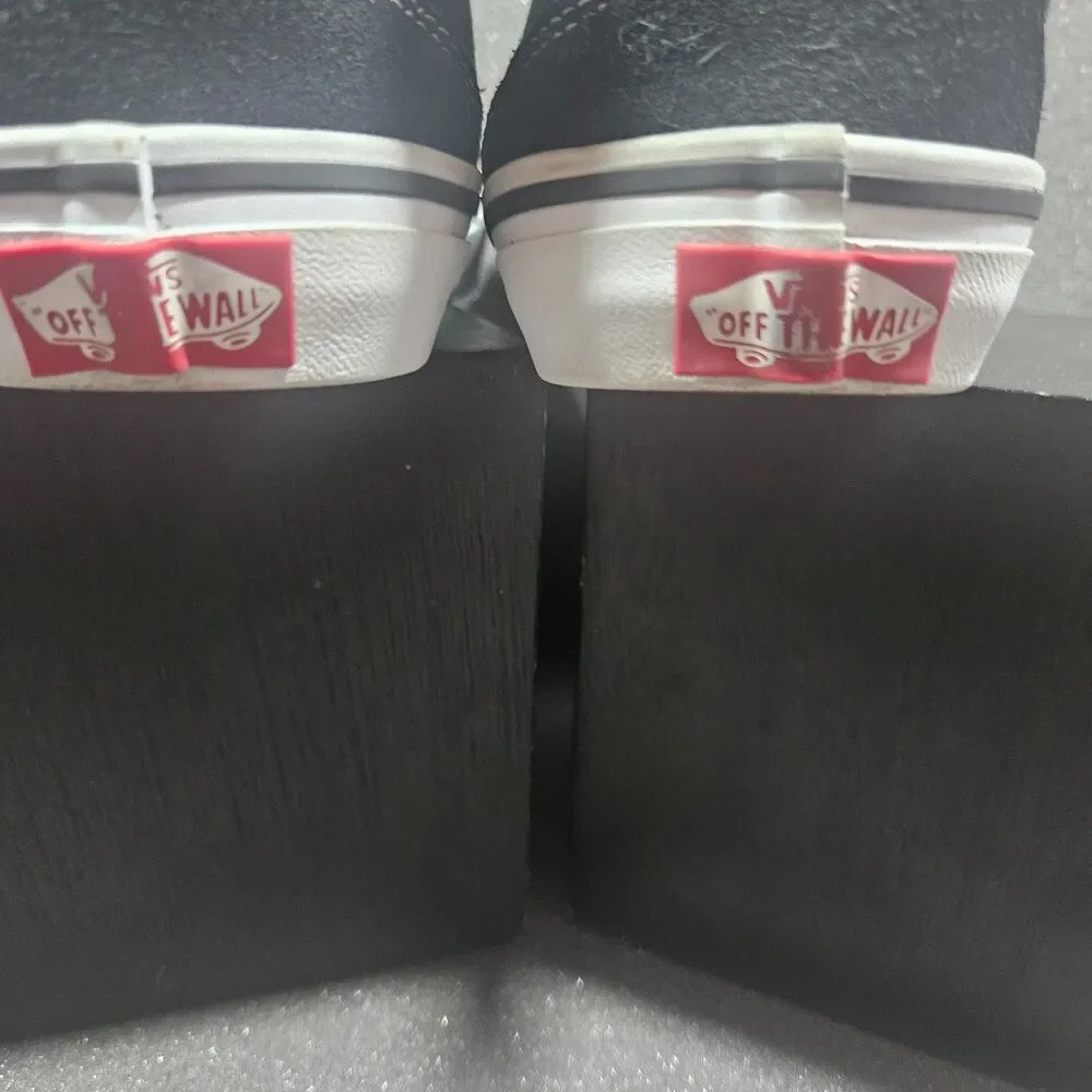 Kids Cans Sk8-Black & White High Top Sneakers- Size 3Y